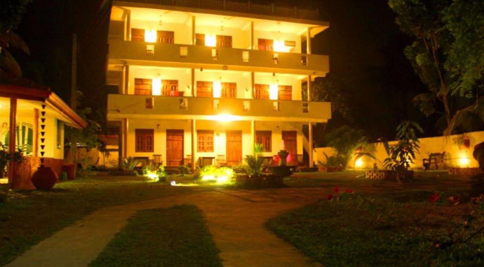 A One Calm Palace Mirissa Exterior foto
