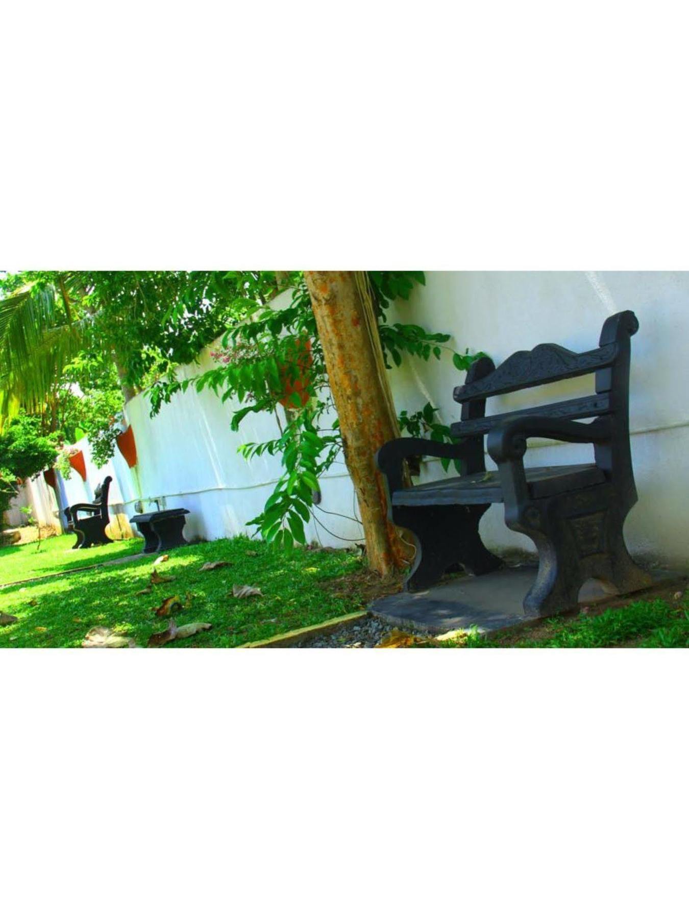 A One Calm Palace Mirissa Exterior foto